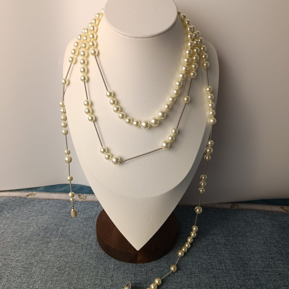Vivienne Westwood Irregular Three Row Pearl Bas Relief Choker in silver